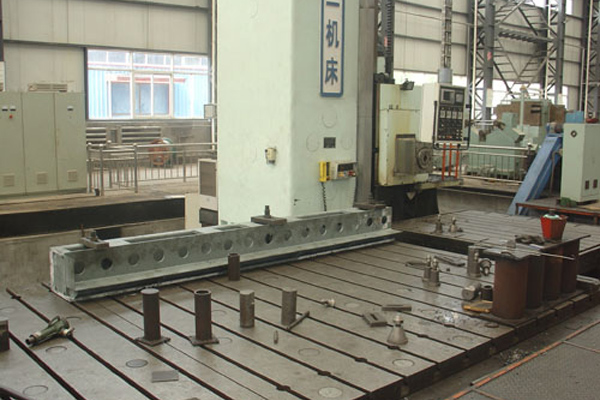 為陜壓加工風(fēng)冷段(右)中的支座 為陜壓加工風(fēng)冷段(右)中的支座